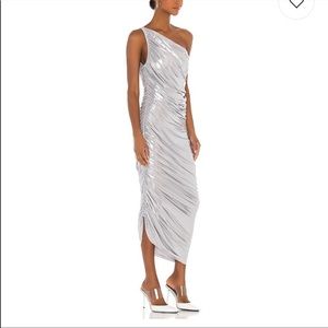 Norma Kamali Diana Gown in Silver
Norma Kamali